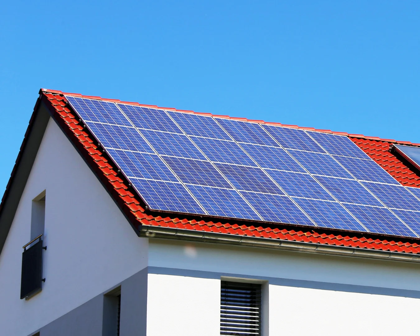 Impianto fotovoltaico residenziale EVO SUN installato sul tetto di una casa